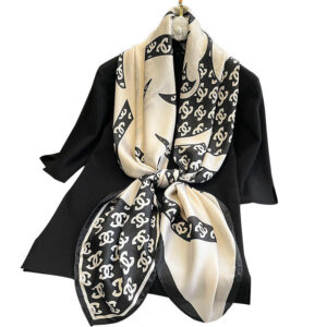 Grand Foulard carré en soie